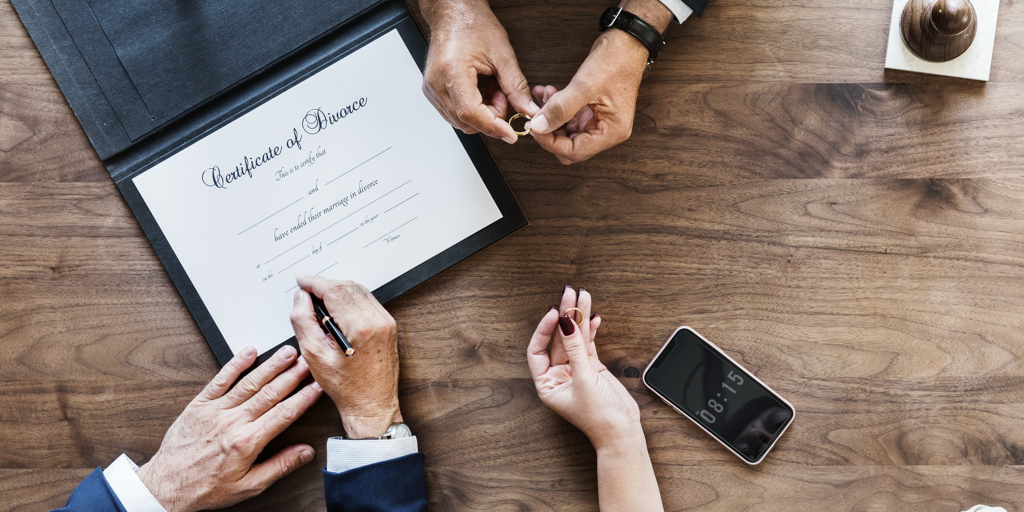 Putem divorta in Romania daca avem domiciliul in strainatate? Putem divorta in Romania daca avem domiciliul in strainatate?